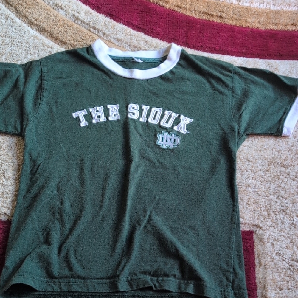 Green UND Sioux  Ringer T-Shirt